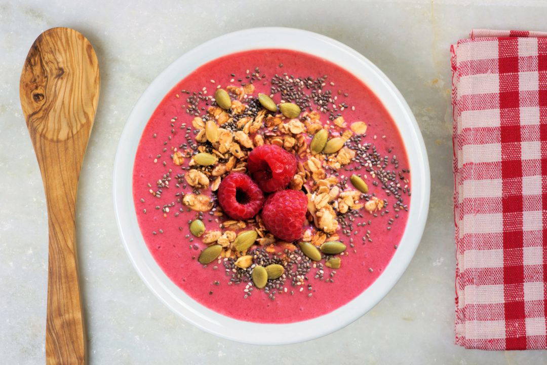 BERRY, CHIA & MUESLI SMOOTHIE BOWL Paul Wallace Fitness