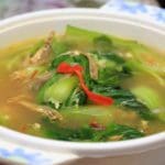 POACHED CHICKEN BREAST, PAK CHOI & RICE NOODLES