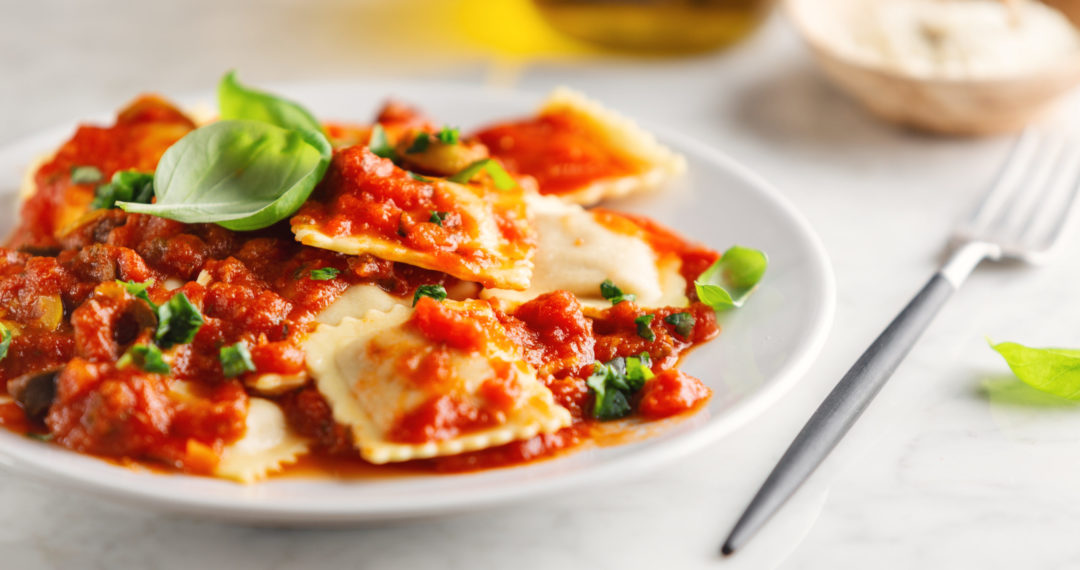 SPINACH & RICOTTA RAVIOLI with BASIL & TOMATO SAUCE - Paul Wallace Fitness