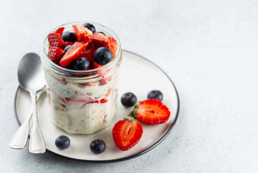 CHIA & FLAXSEED OVERNIGHT OATS with BERRIES (V) (VN) Paul Wallace Fitness